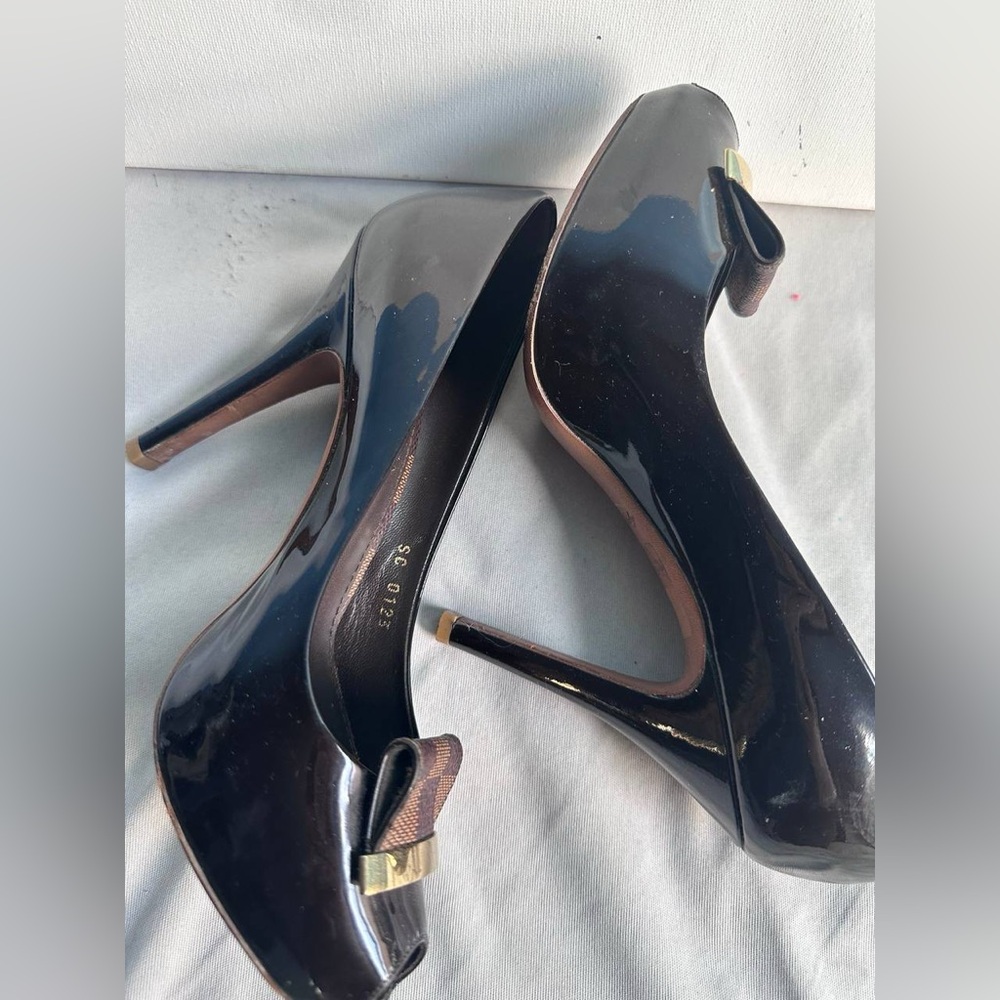 Louis Vuitton Patent leather heels pumps 35 1/2